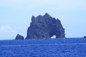母島 海食洞門
