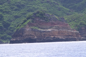母島 三角岩