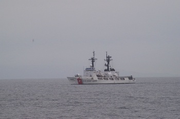 父島航路 大島沖 アメリカ海上保安船