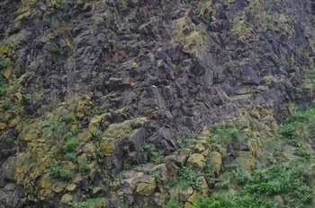 ウトロ オロンコ岩 岩脈