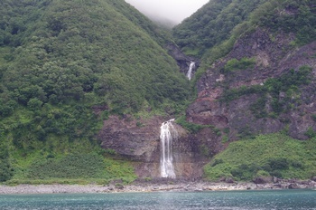知床 カムイワッカの滝