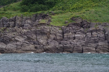 知床 カムイワッカの滝海岸の岩
