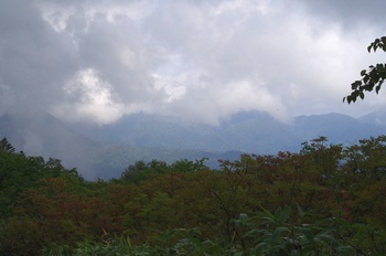 トムラウシ山登山道カムイ天上から丸山