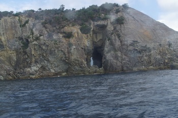 五島列島若松島海食洞