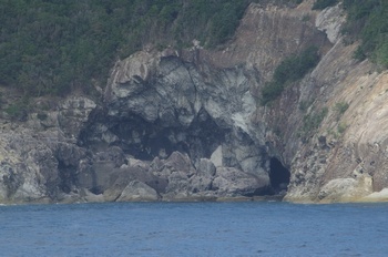 五島列島若松島海食洞