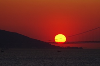 明石海峡大橋と夕陽