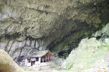 球磨村神瀬石灰洞窟 熊野座神社
