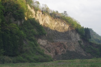 九重町 川沿いの崖