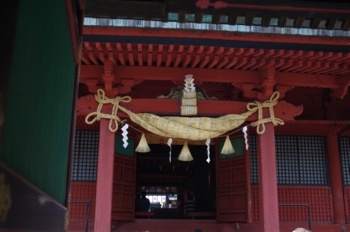 岩木山神社中門から拝殿