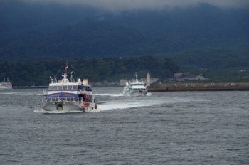 鹿児島高速船ターミナル 入港する高速船