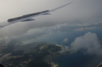 飛行機から沖縄中城湾