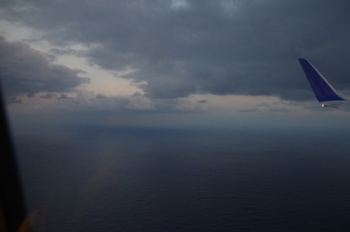 飛行機から 雲底と海