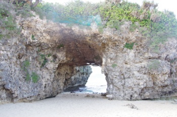 宮古島砂山ビーチ海食洞門
