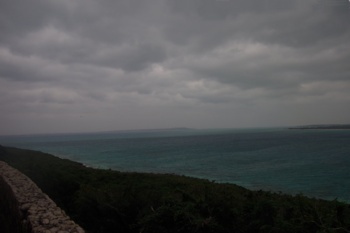 来間島竜宮展望台から海