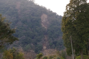 南阿蘇村 鮎返りの滝 崖の崩落