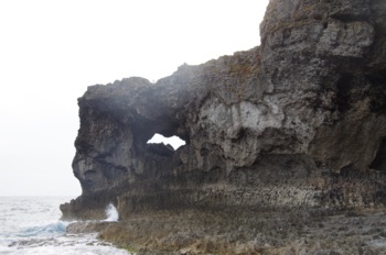 徳之島 犬の門蓋 海岸の洞窟