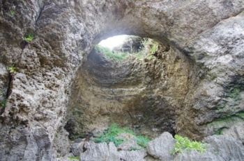 徳之島 犬の門蓋 海岸の洞窟内部