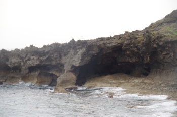 徳之島 犬の門蓋めがね岩北側の洞窟