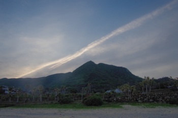 徳之島 与名間海浜公園から寝姿山