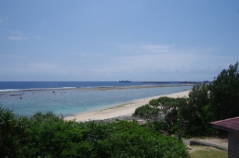 沖永良部島笠石浜 沖合のフェリー