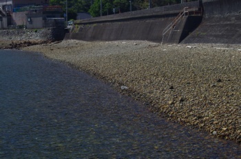 上甑島里港横の浜