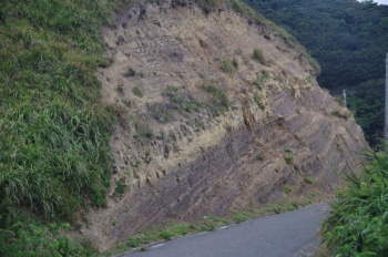 下甑島 夜萩円山公園 崖の地層