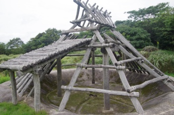 大山町妻木晩田史跡公園 洞の原地区 たて穴住居骨組み