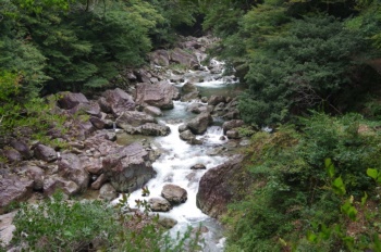 安芸太田町 三段峡ぐるの瀬上流
