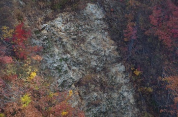 湯沢町ドラゴンドラ 斜面の崖