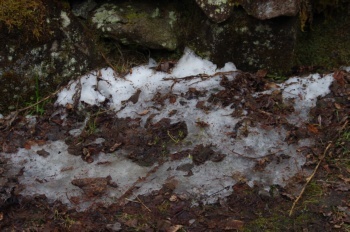 茅野市おしどり隠しの滝 残雪