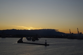 秋田港から朝焼け