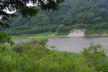 浅瀬石川ダム虹の湖
