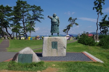 気仙沼市岩井崎 雷五郎像