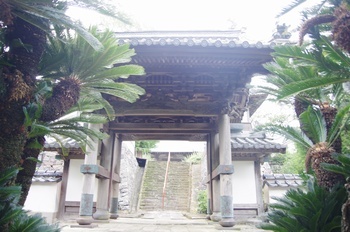 平戸市 光明寺の山門