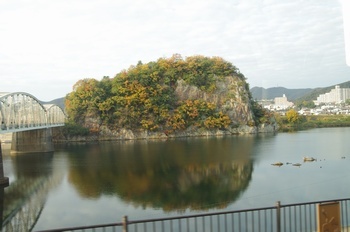 犬山市 木曽川と岩