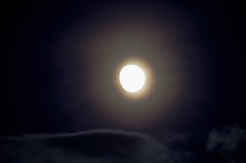 月と月環