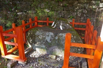 談山神社 龍珠の岩座