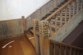 �F�Ɏs�Ђ�� �Z�ɊK�i