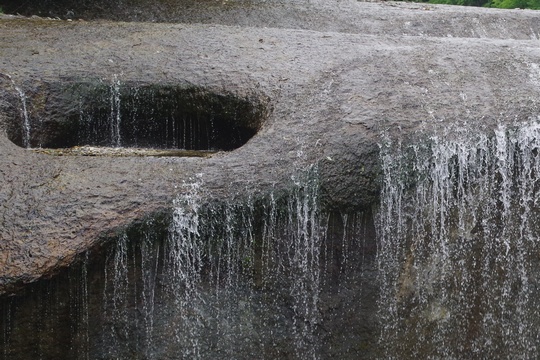 沼田市吹割の滝の甌穴